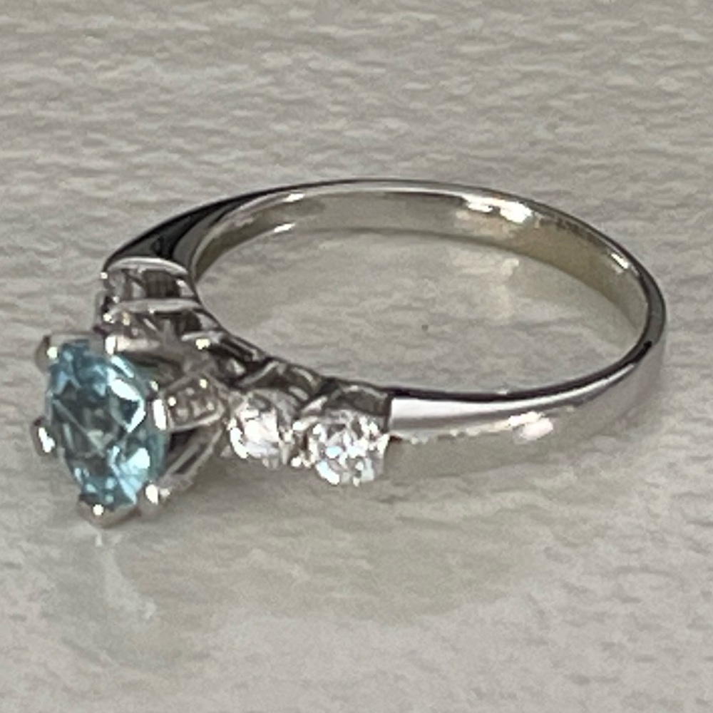 Genuine aquamarine and natural earth mined diamonds set in 14K solid white gold. - Picture 6 of 16
